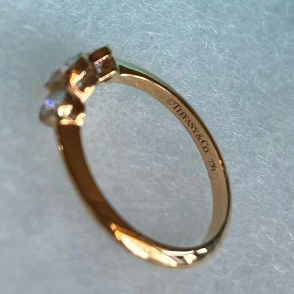 Tiffany & Co. 3 Diamond Milgrain Ring - Picture 4 of 6